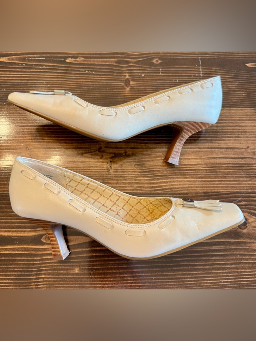Etienne Aigner Vintage Style Cream Square-Toe Tassel Leather Pumps Size 6